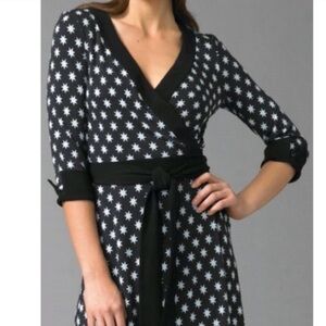 Diane Von Furstenberg Staburst silk wrap dress in size 6